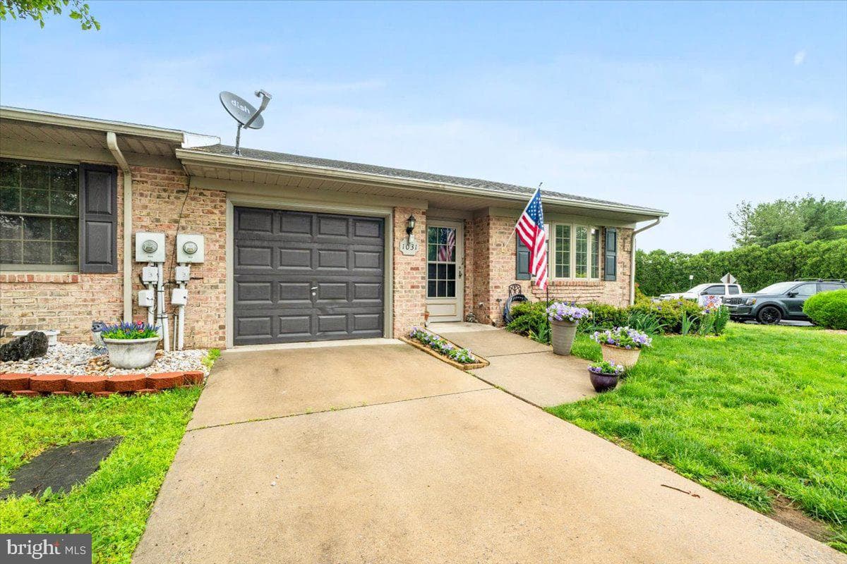 1031 Matthew Court photo 4