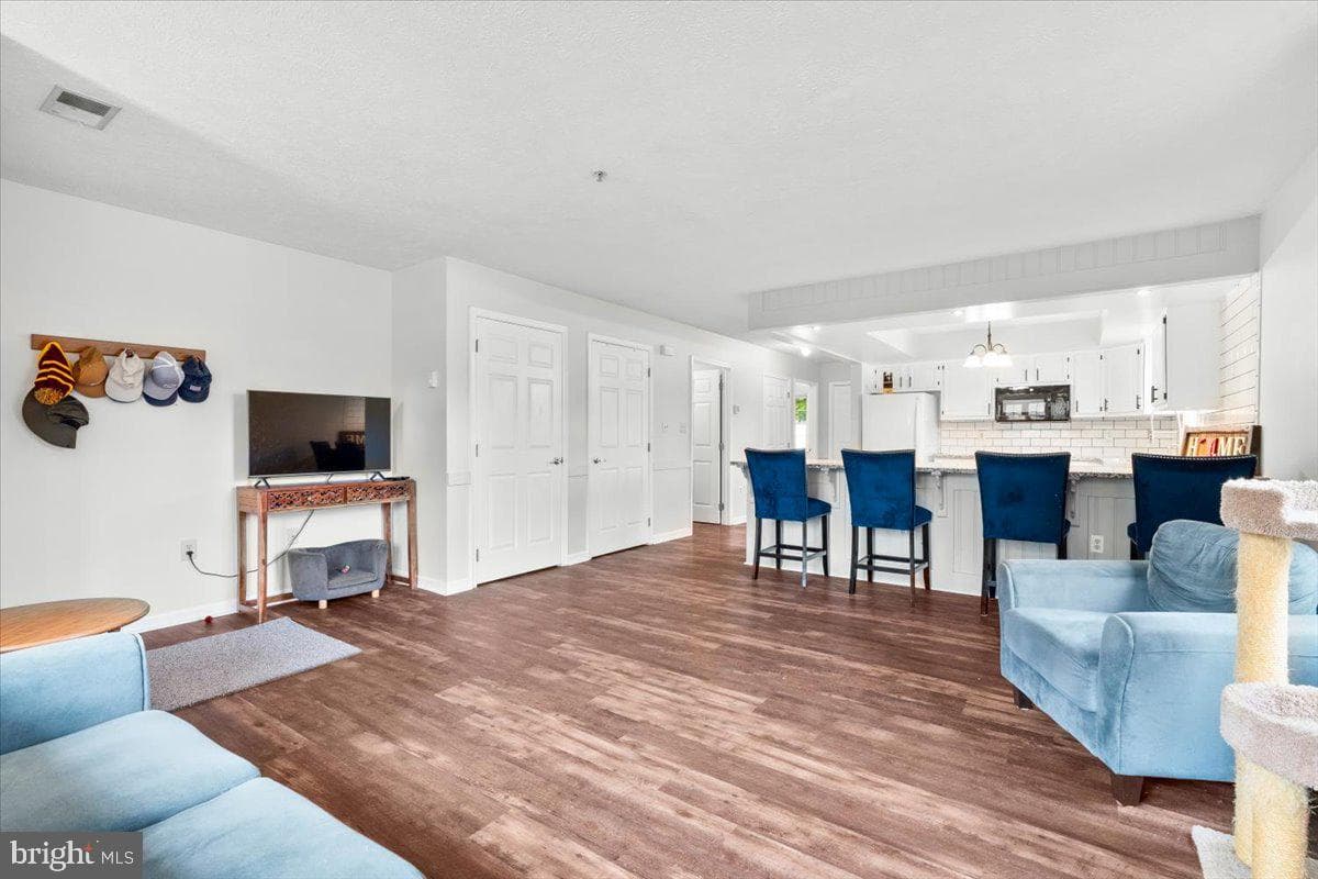 1031 Matthew Court photo 9