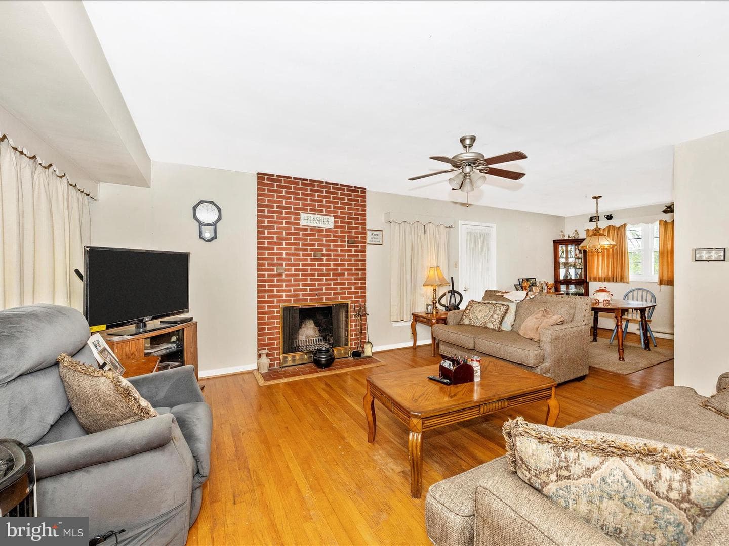 17724 Timberlane photo 3