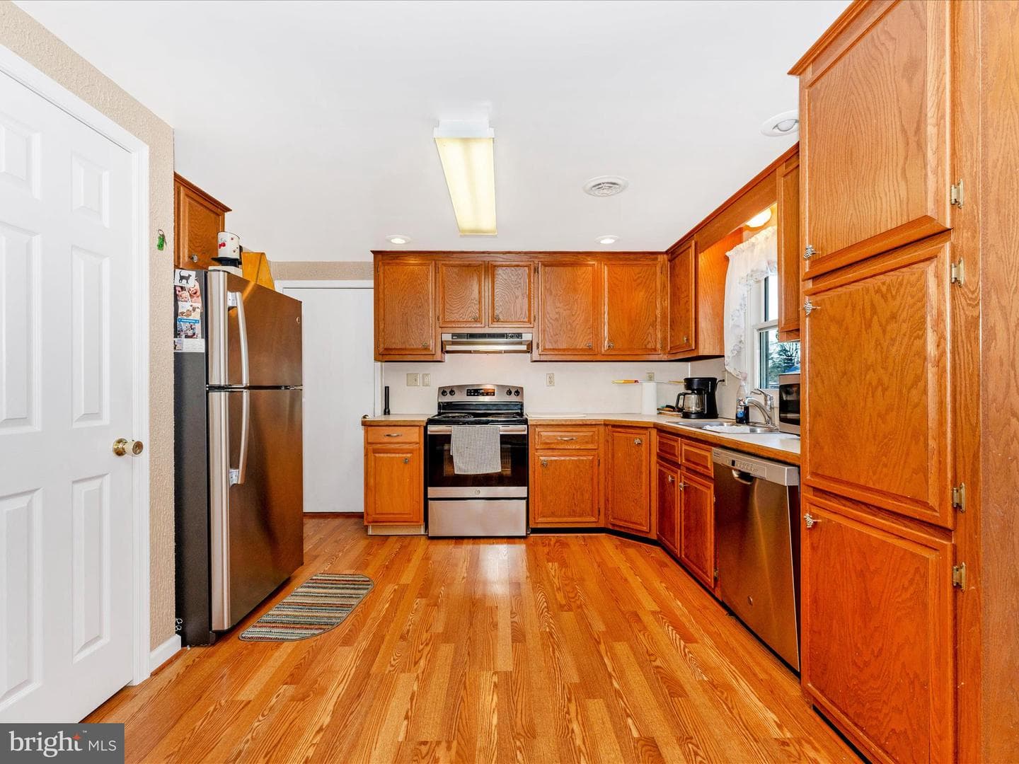 13902 Weaver Avenue photo 11