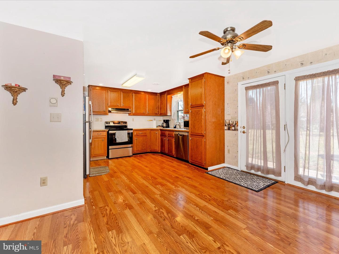 13902 Weaver Avenue photo 8