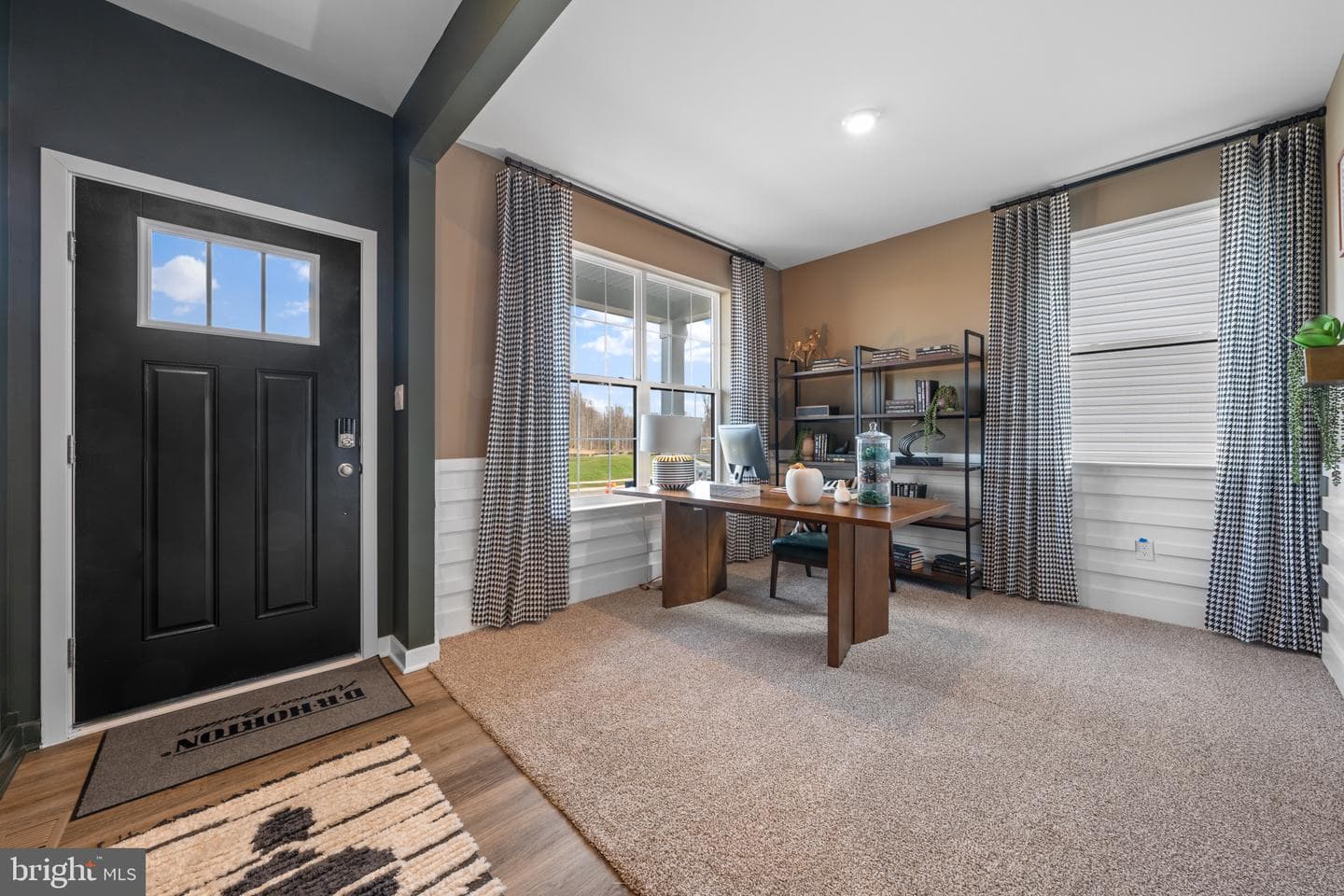 656 Armstrong Avenue photo 4