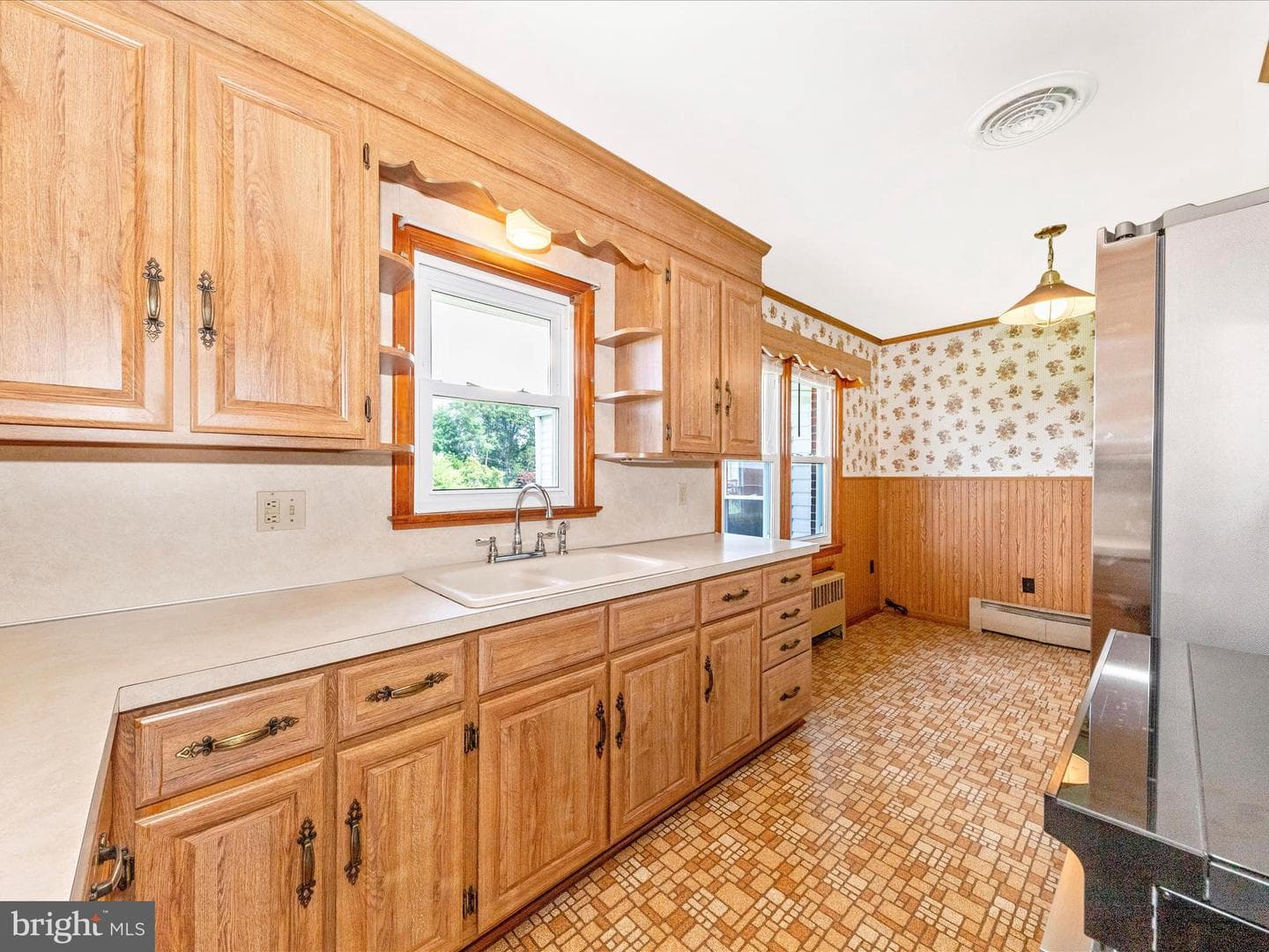 1424 W Church Street photo 12