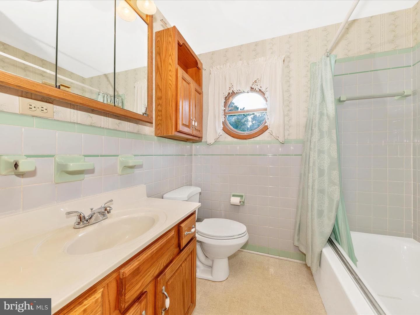 1424 W Church Street photo 20