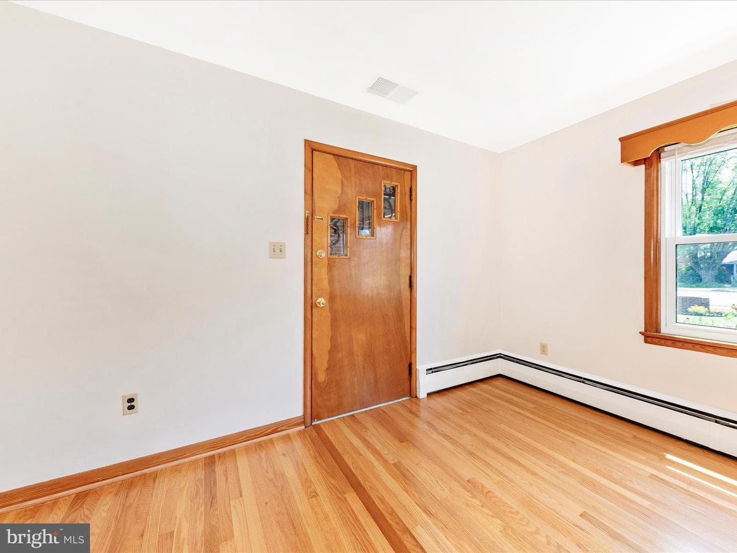 1424 W Church Street photo 3