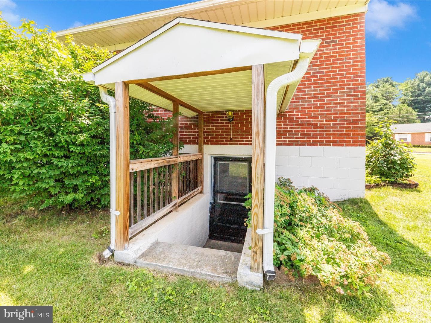 1424 W Church Street photo 50