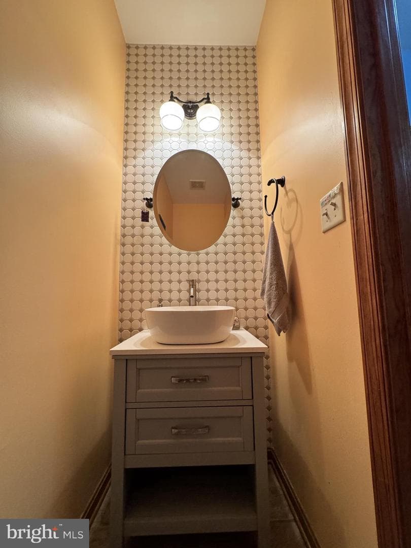 208 Montclair Court photo 32