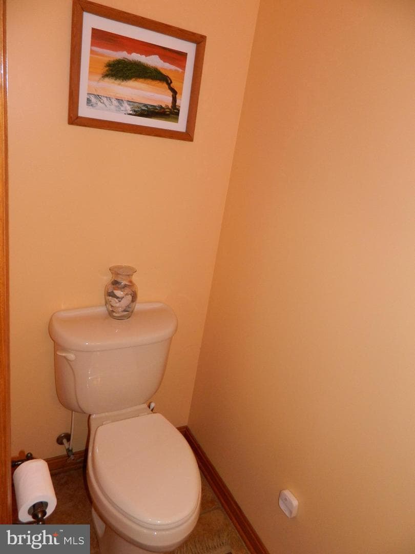 208 Montclair Court photo 33