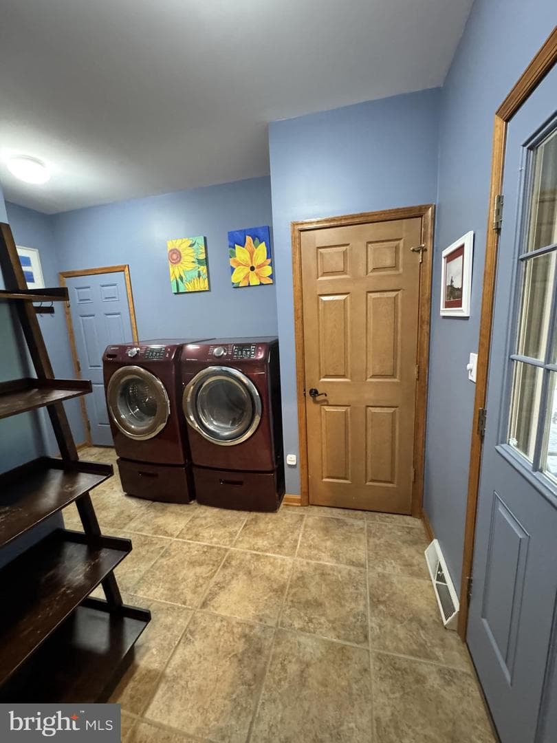 208 Montclair Court photo 34