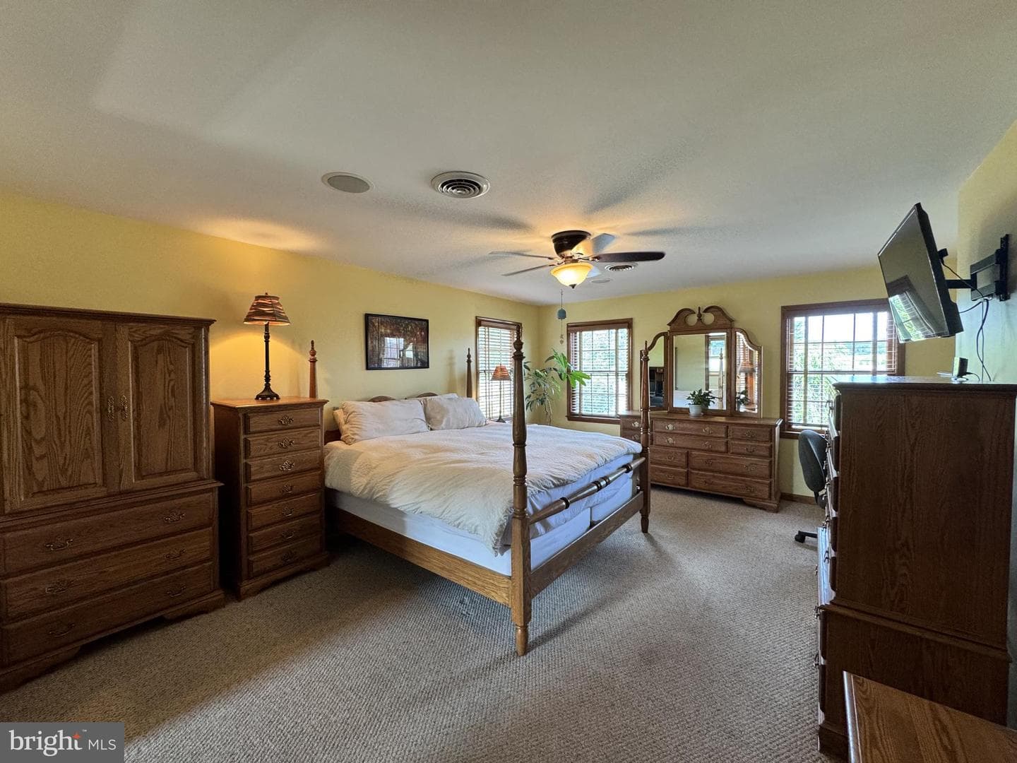 208 Montclair Court photo 36