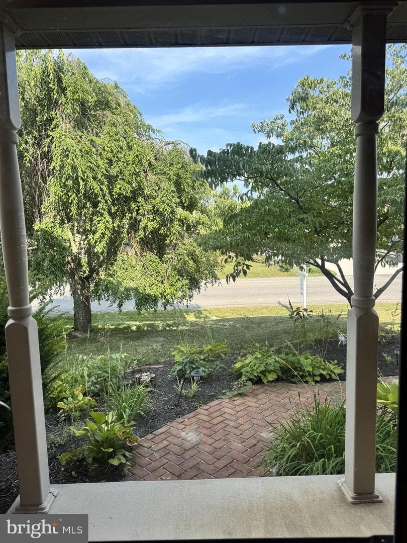 208 Montclair Court photo 4