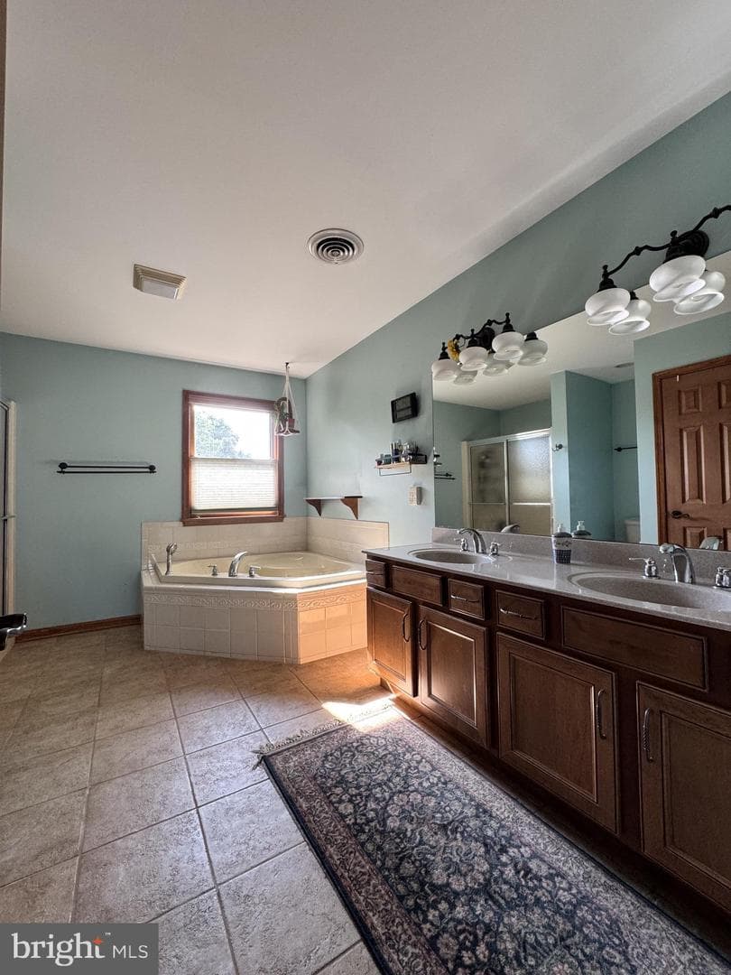208 Montclair Court photo 41