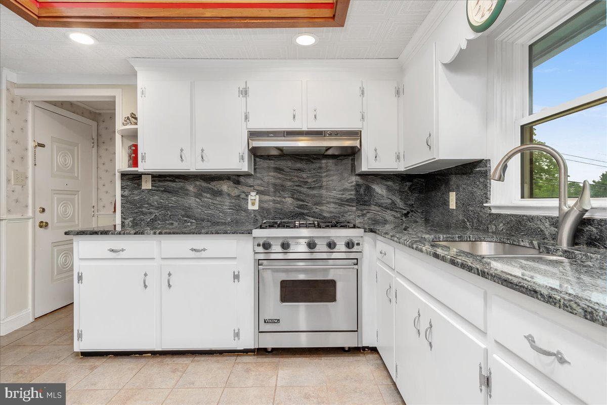 25702 Military Road photo 14
