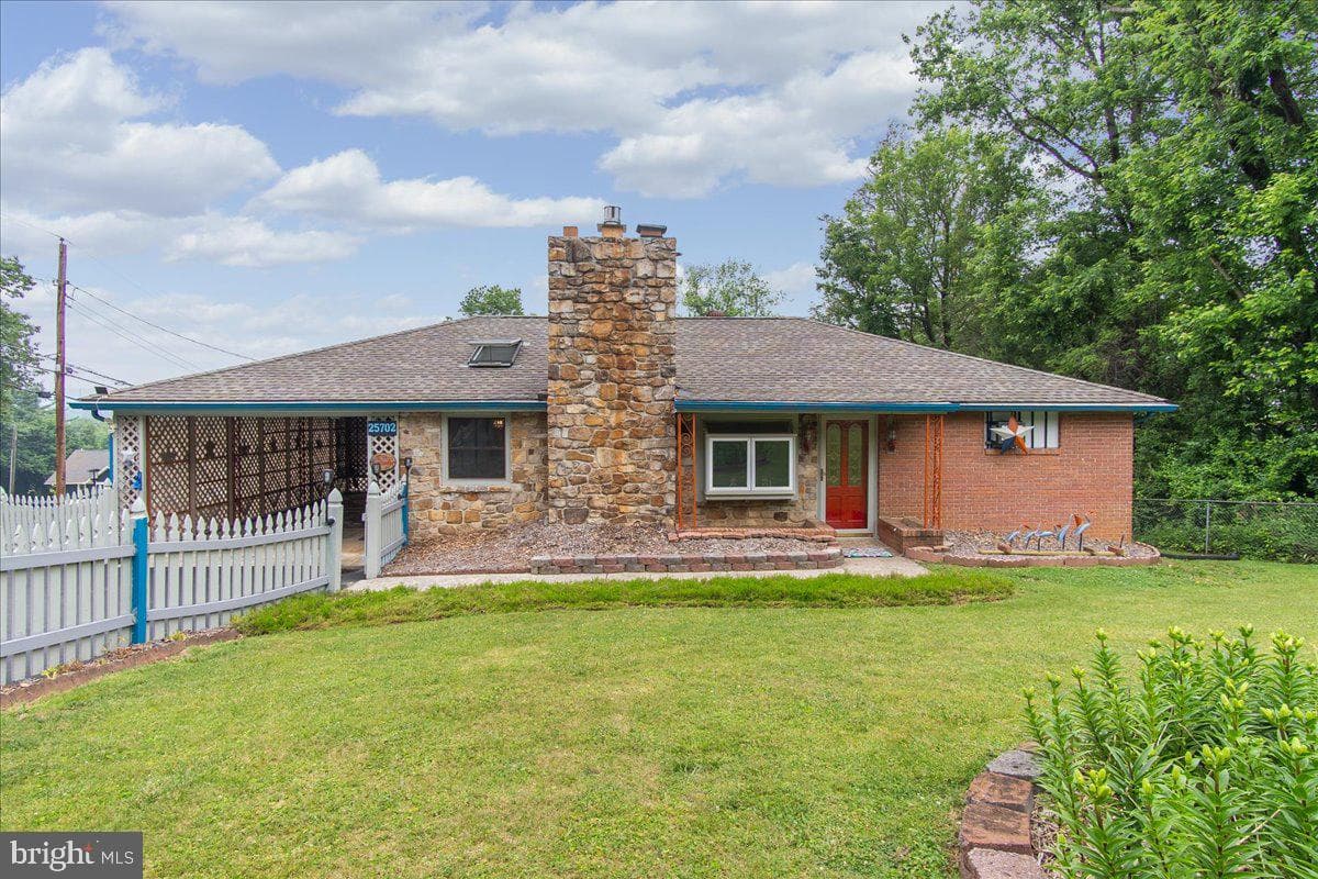25702 Military Road photo 3