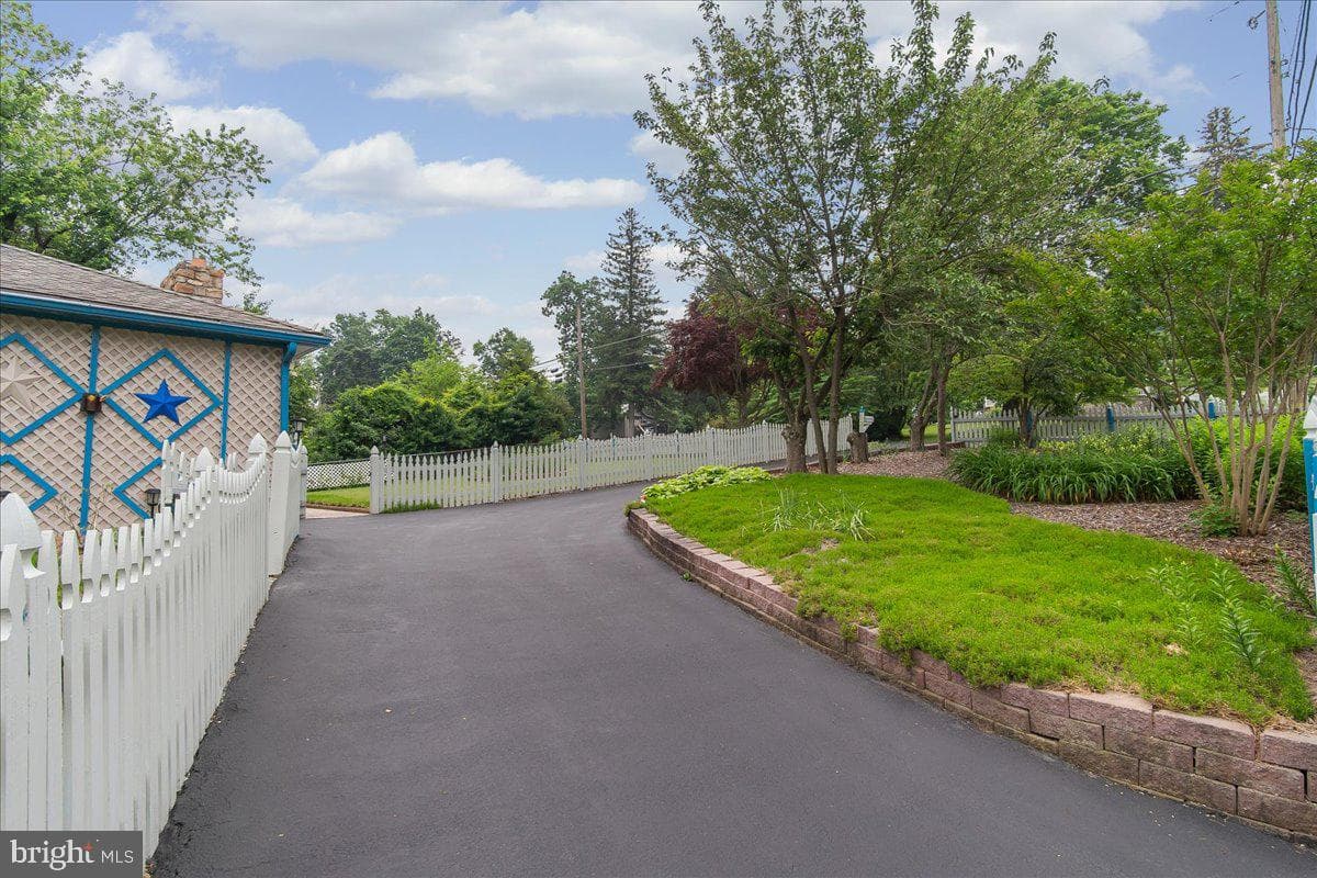 25702 Military Road photo 5
