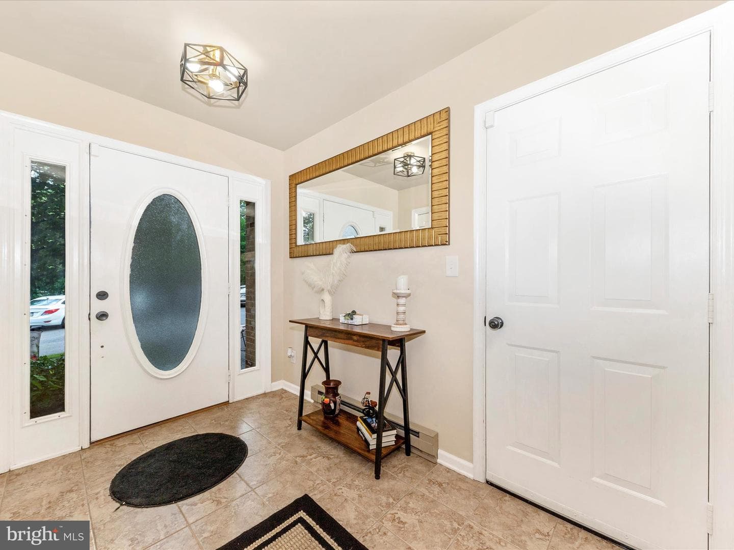1025 Lindsay Lane photo 2