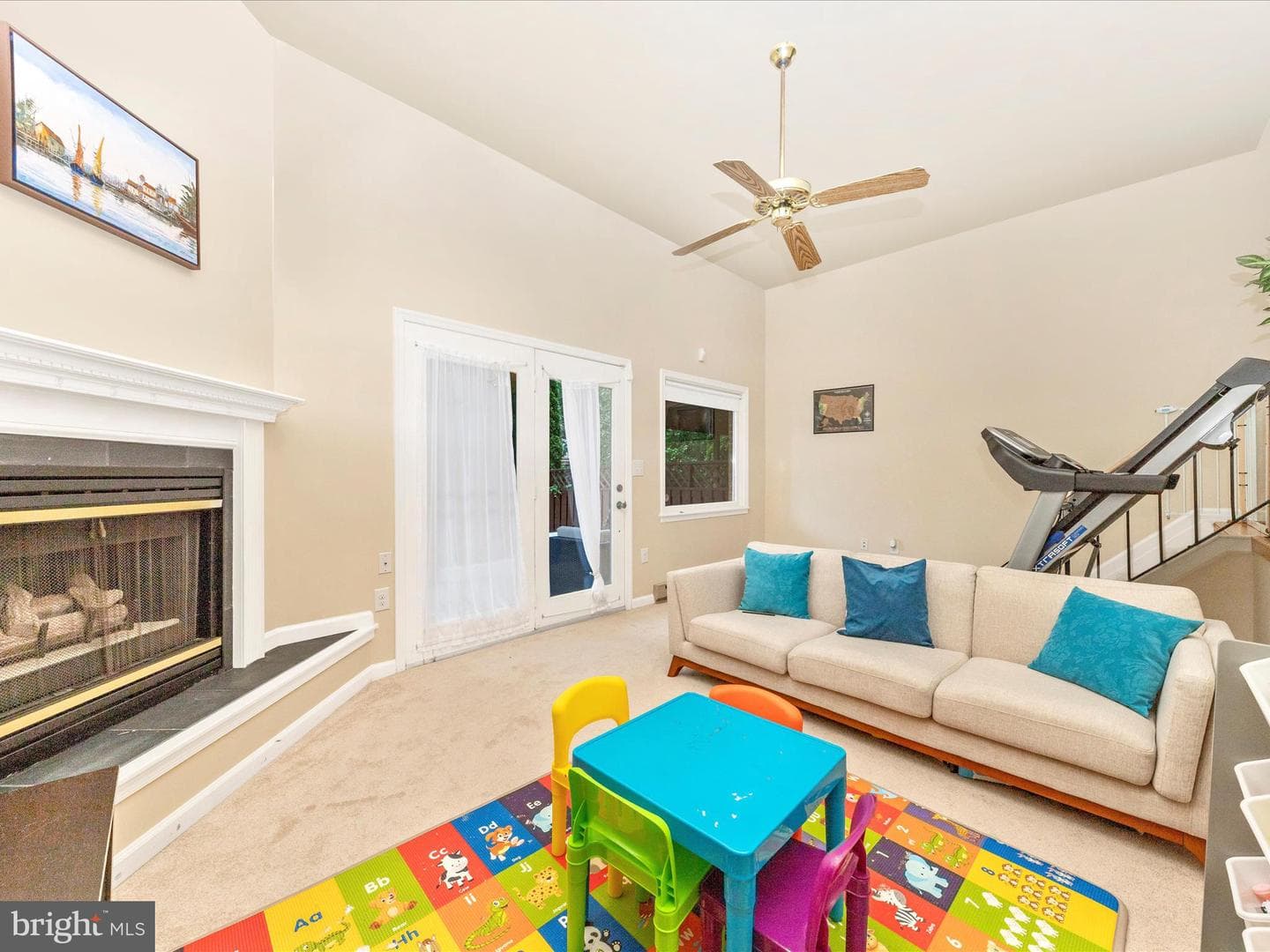 1025 Lindsay Lane photo 6