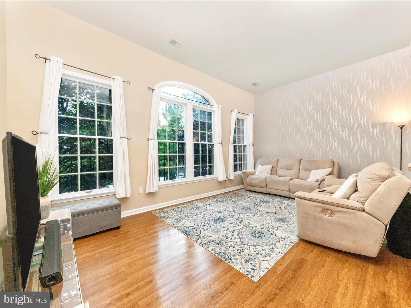 1025 Lindsay Lane photo 8