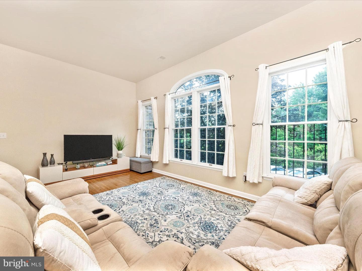 1025 Lindsay Lane photo 9