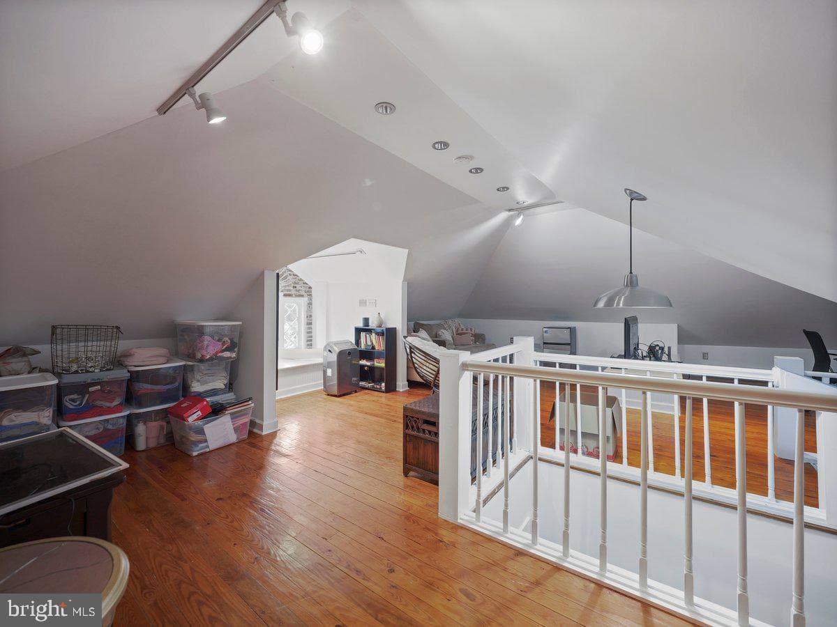 218 E Baltimore Street photo 28