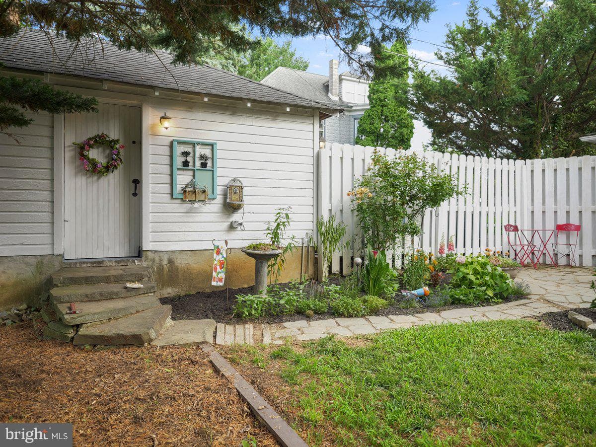 218 E Baltimore Street photo 33