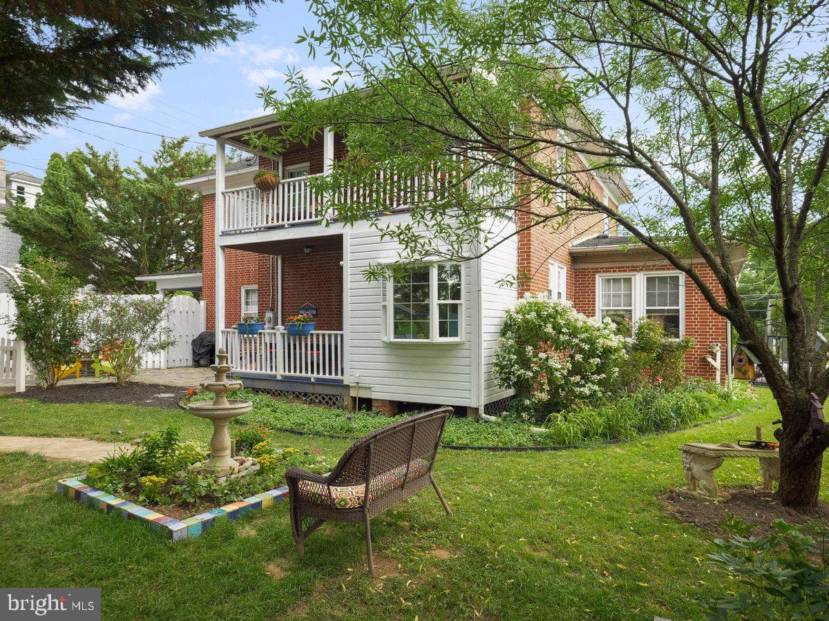 218 E Baltimore Street photo 35