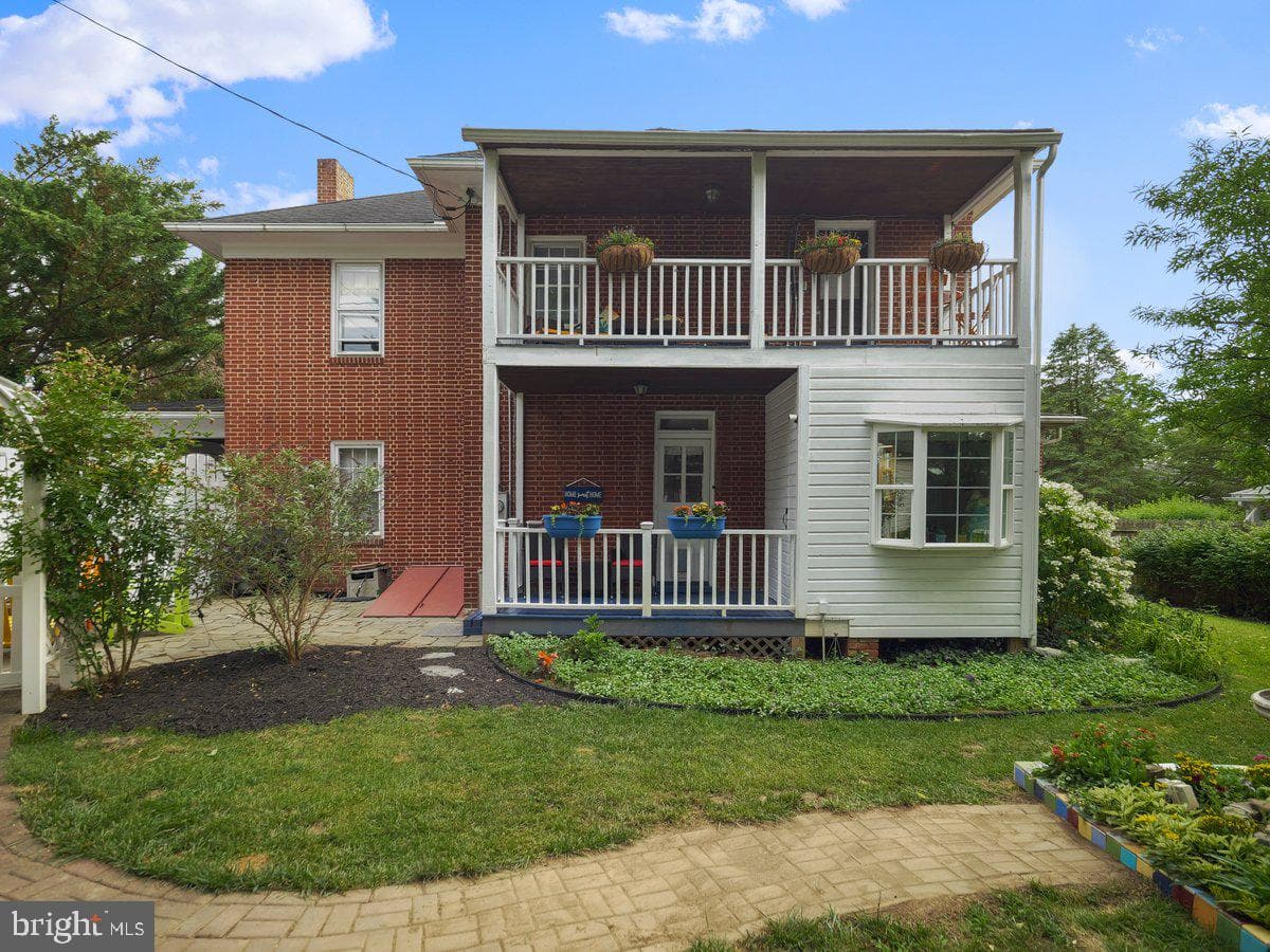 218 E Baltimore Street photo 36