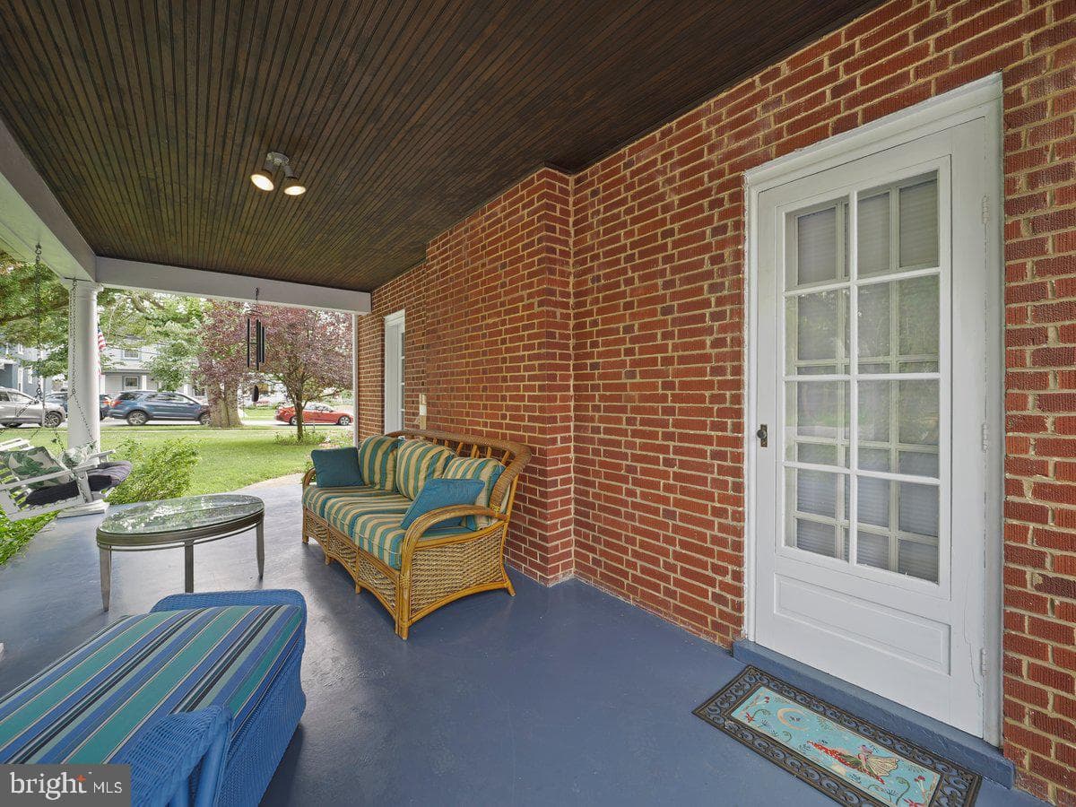218 E Baltimore Street photo 38