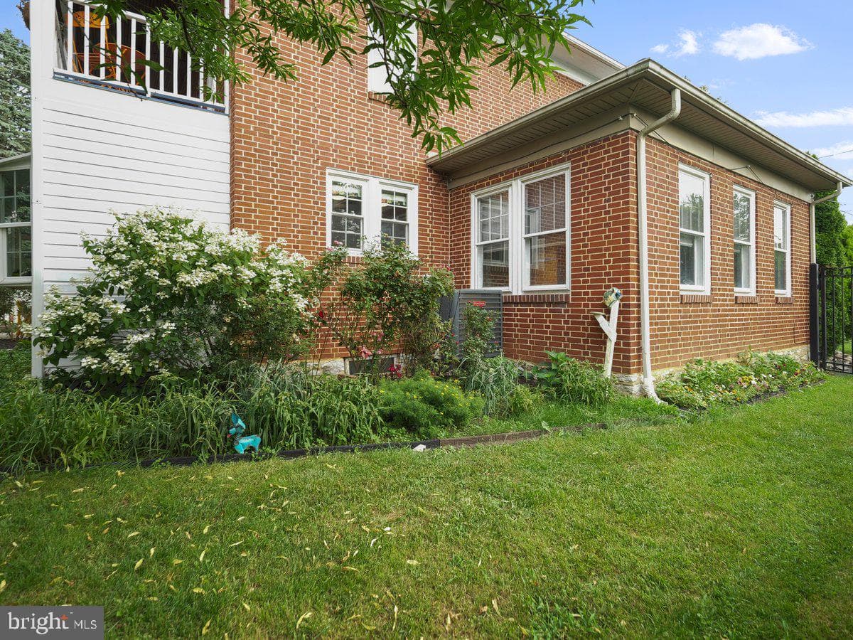 218 E Baltimore Street photo 41