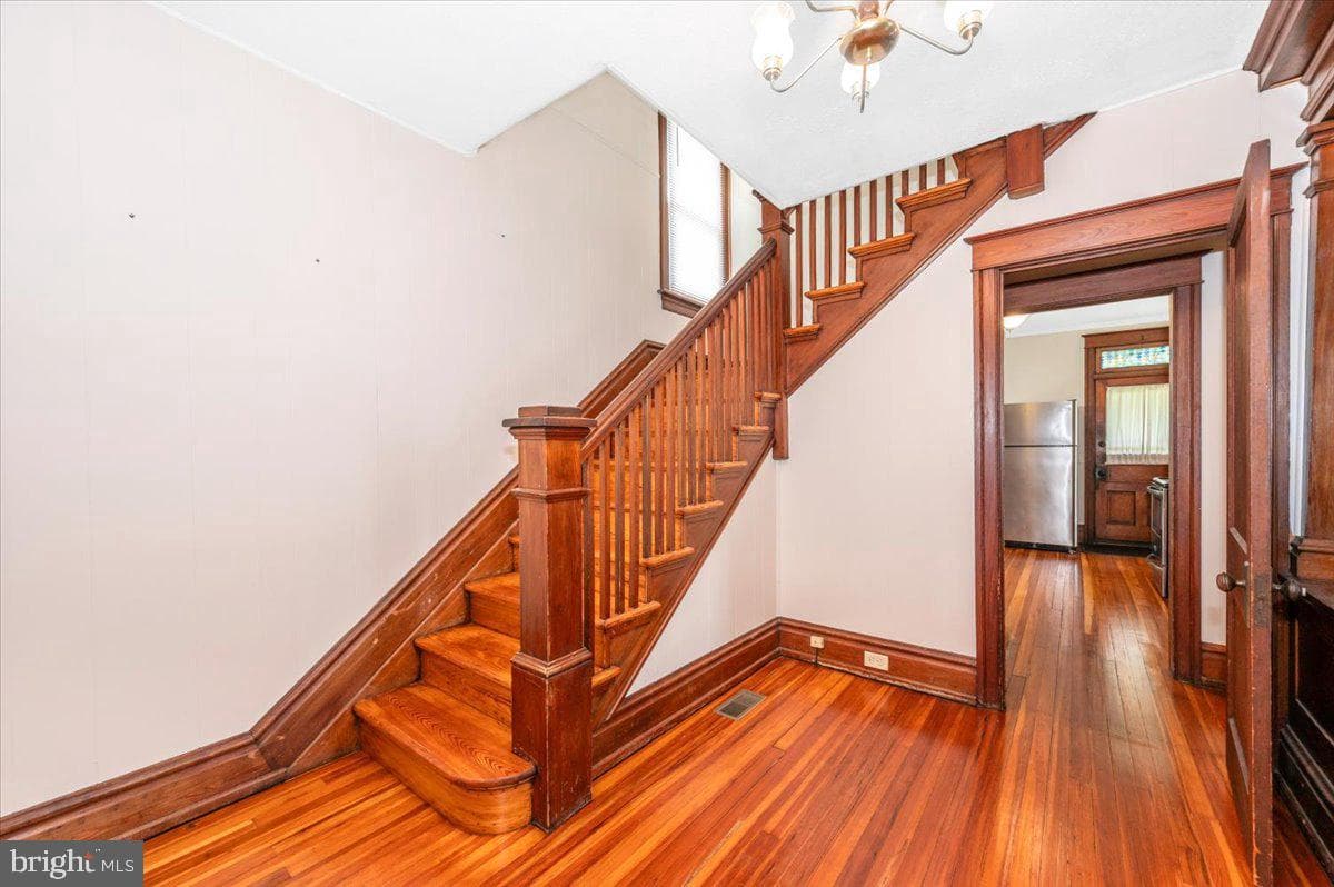 11113 Glenside Avenue photo 3