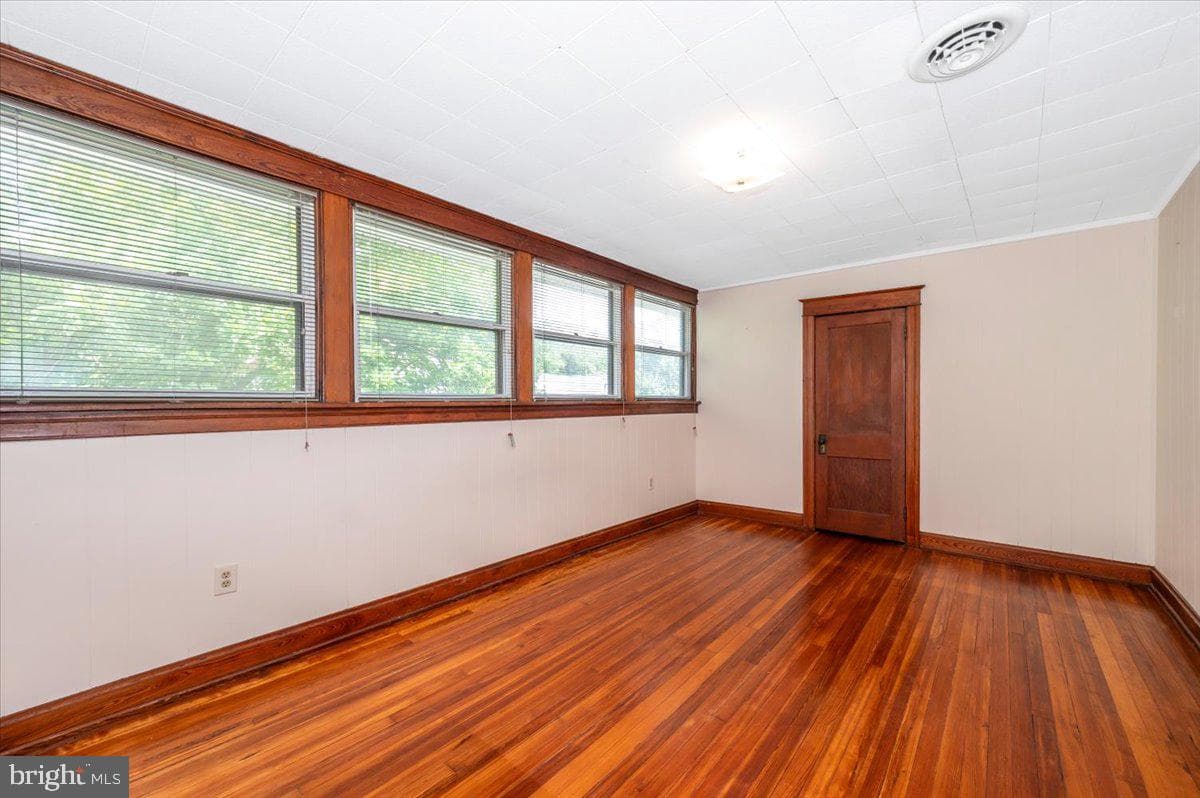 11113 Glenside Avenue photo 30