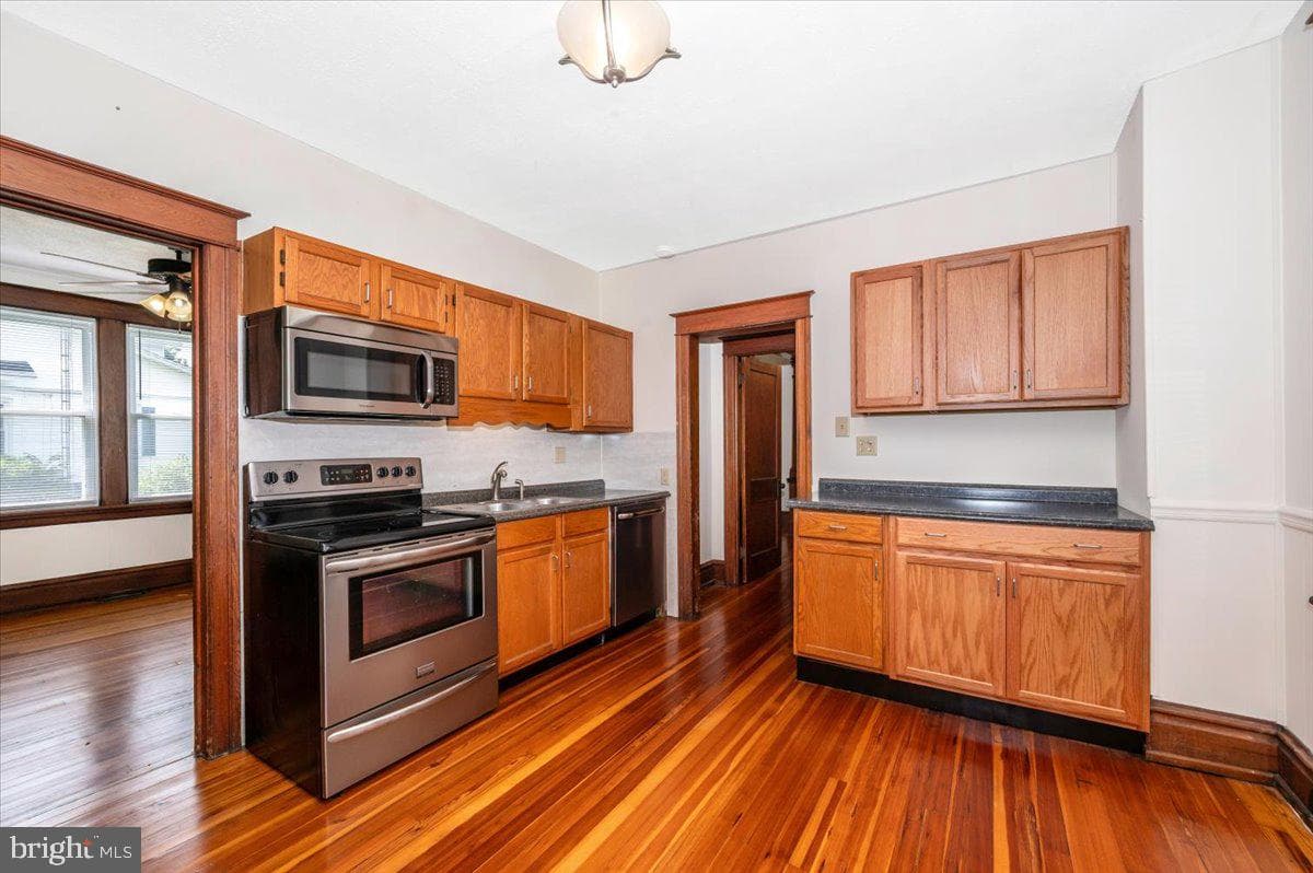 11113 Glenside Avenue photo 4