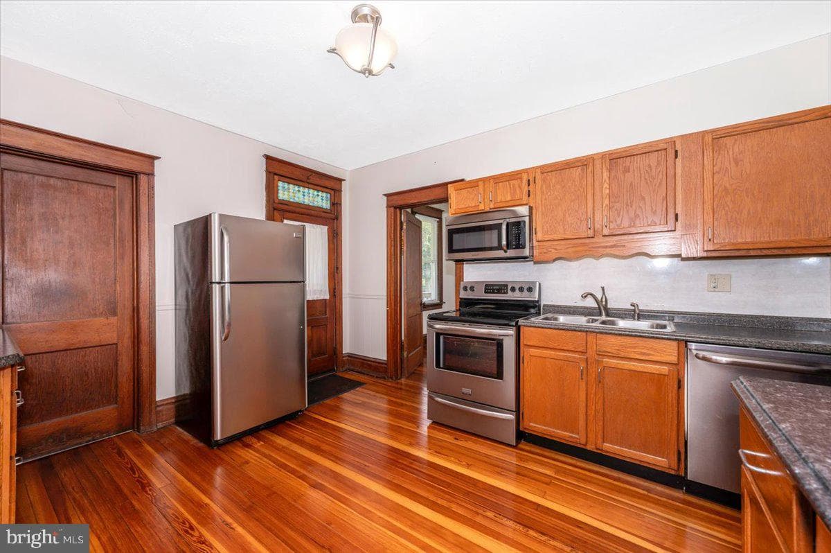 11113 Glenside Avenue photo 5