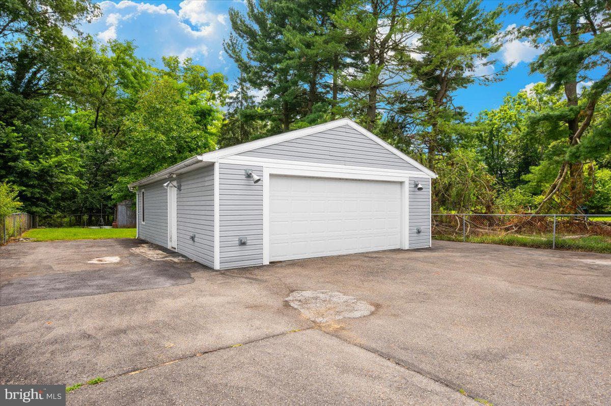 11113 Glenside Avenue photo 57