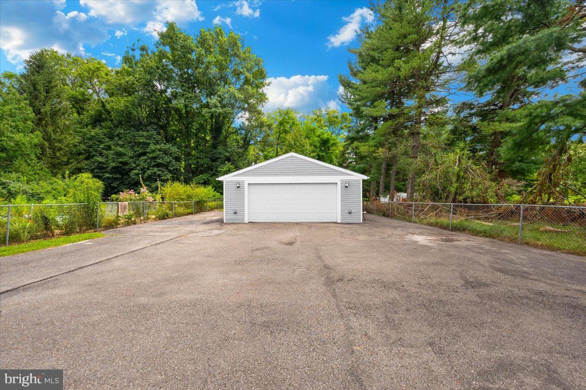11113 Glenside Avenue photo 58