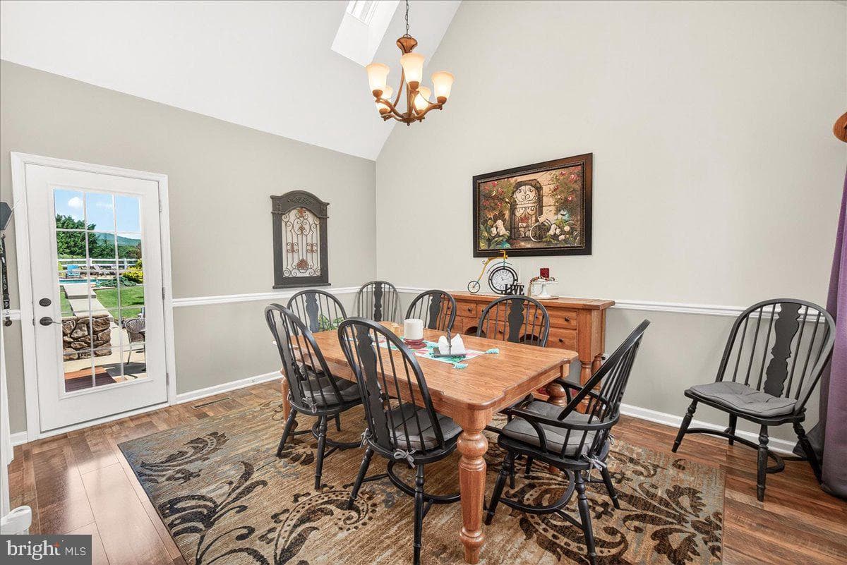3117 Valley View Court photo 10
