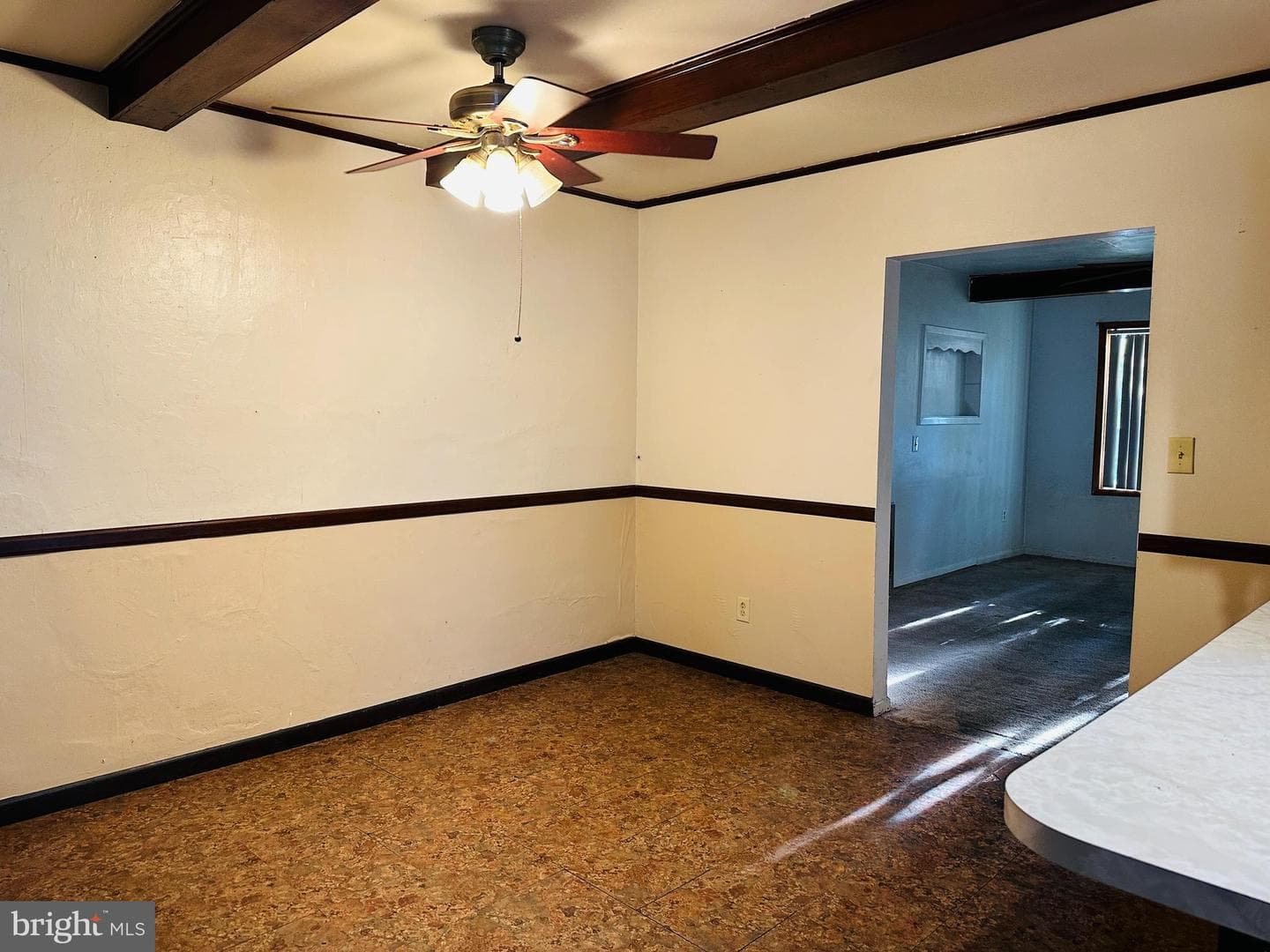 1048 Corbett Street photo 2