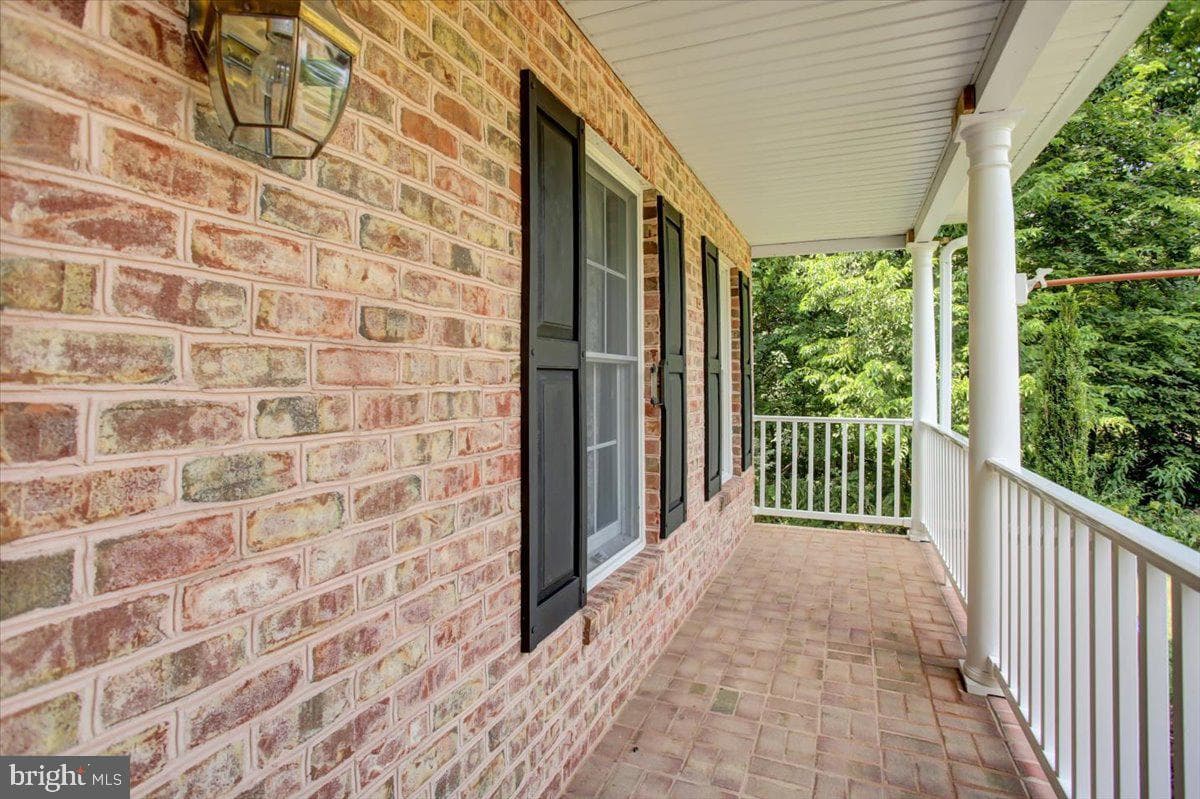 6911 Tommytown Road photo 4
