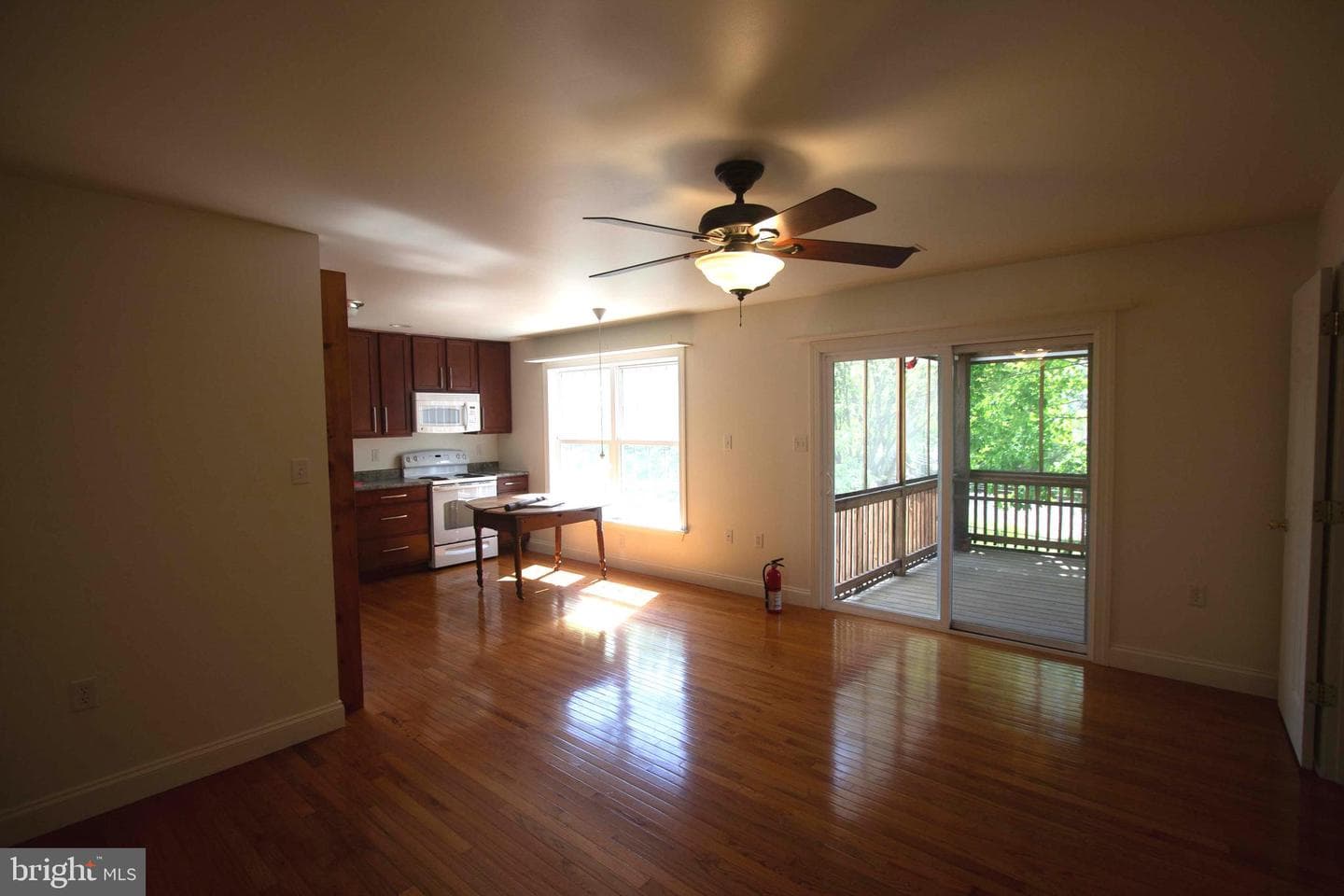 818 View Street photo 10
