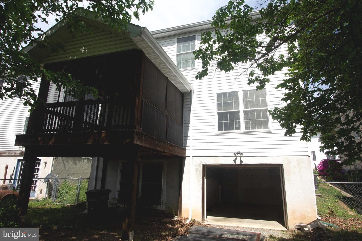 818 View Street photo 32