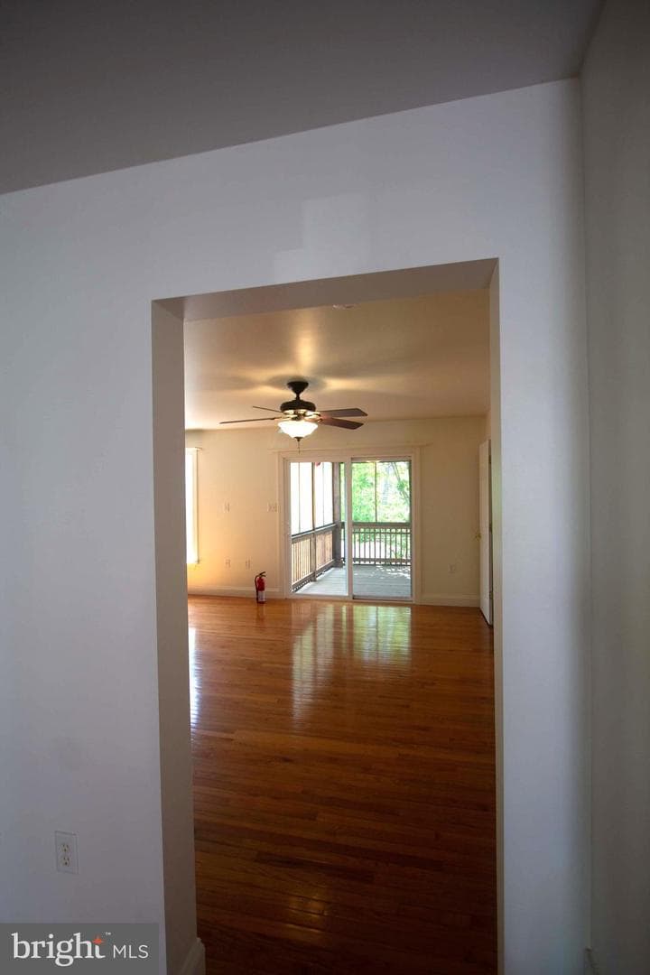 818 View Street photo 9