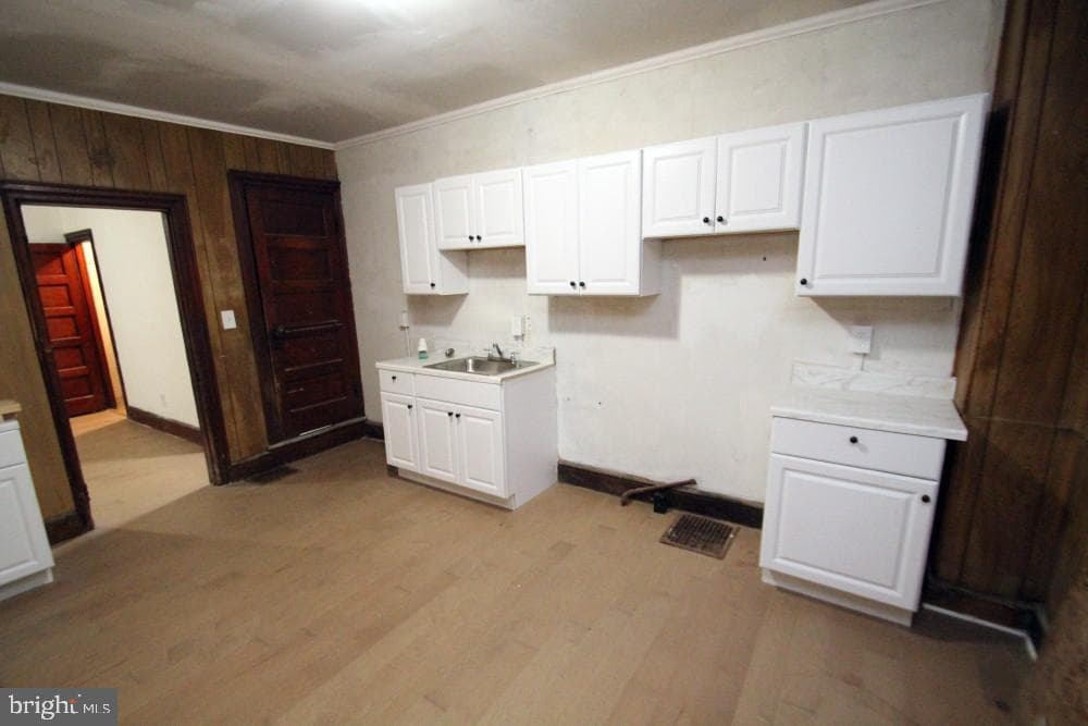 227 N Locust Street photo 11