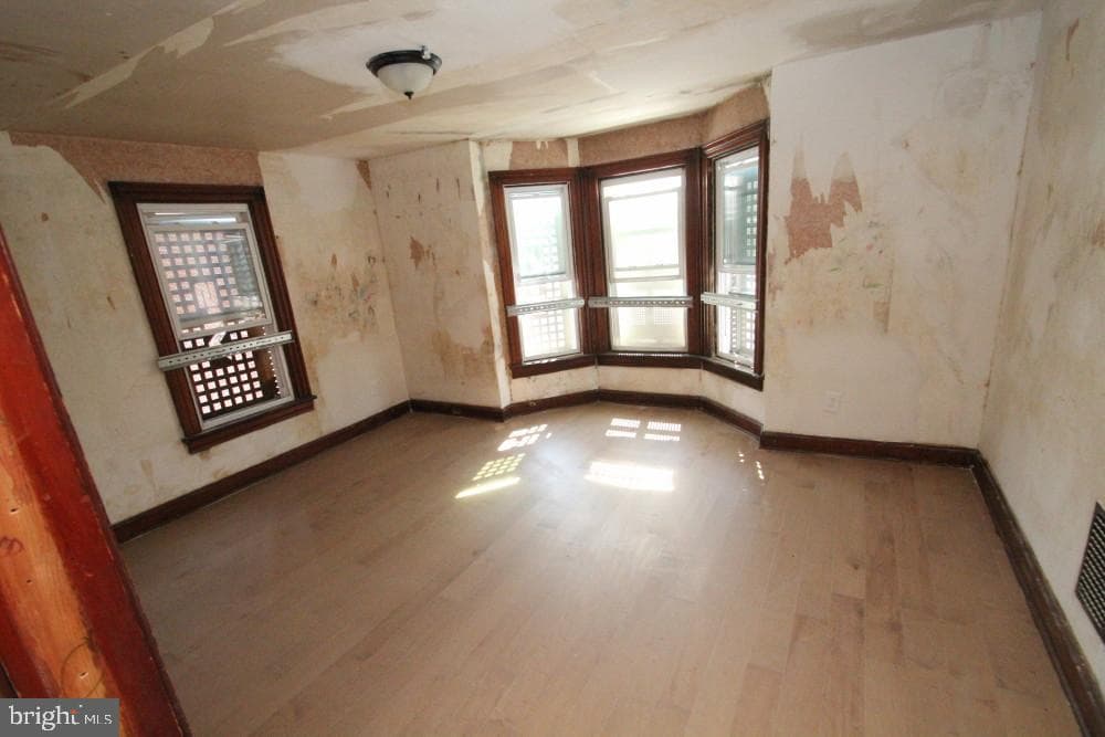 227 N Locust Street photo 17