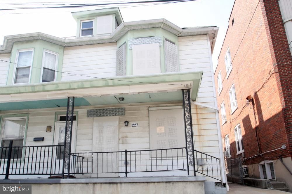227 N Locust Street photo 2