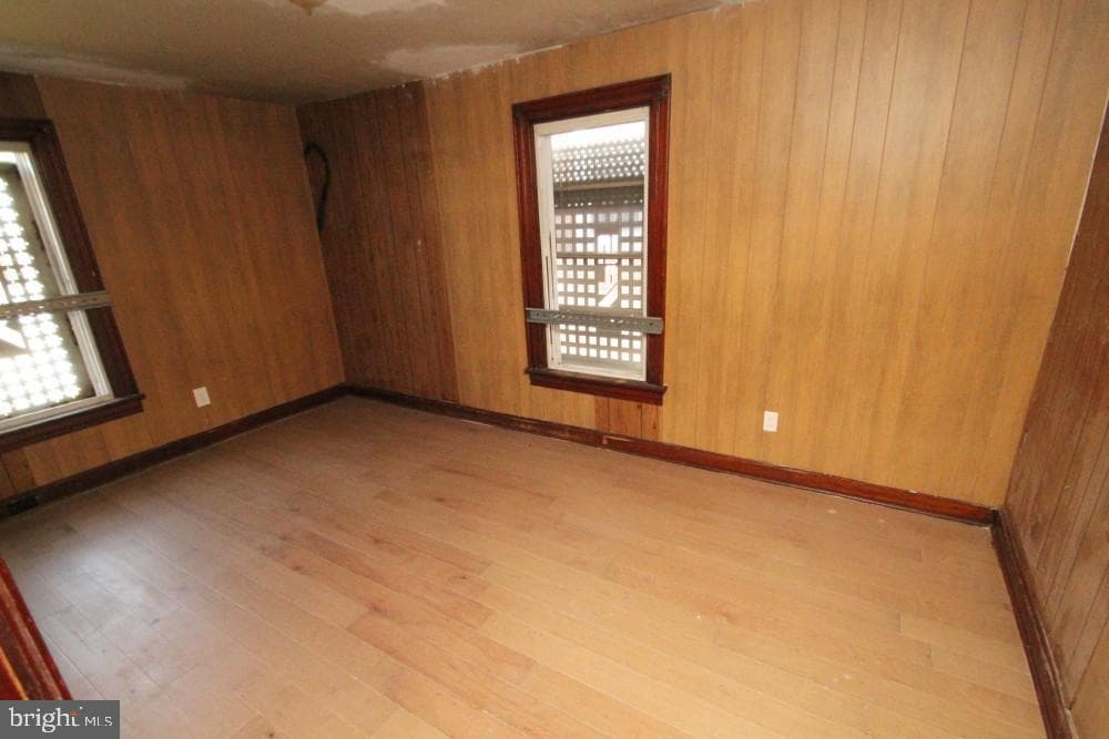 227 N Locust Street photo 21