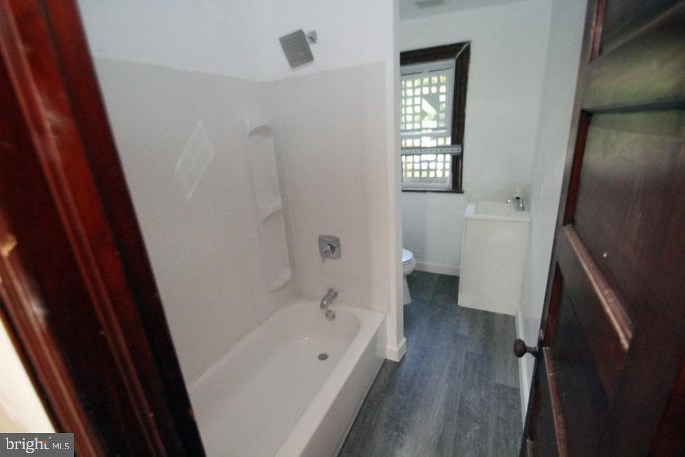 227 N Locust Street photo 24