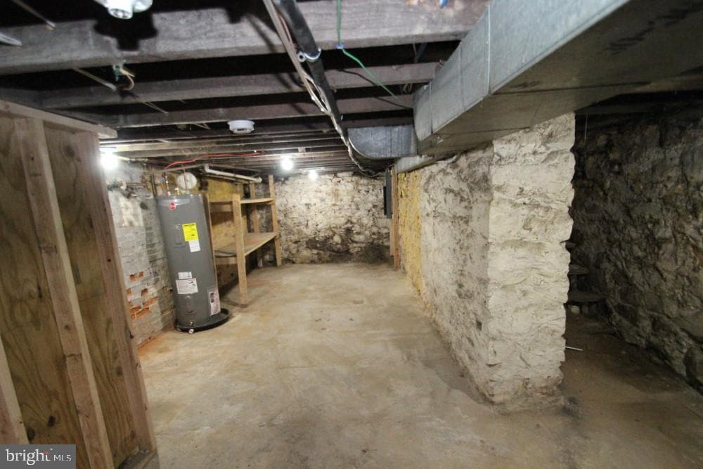 227 N Locust Street photo 28