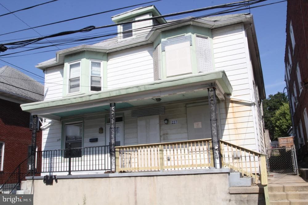 227 N Locust Street photo 3