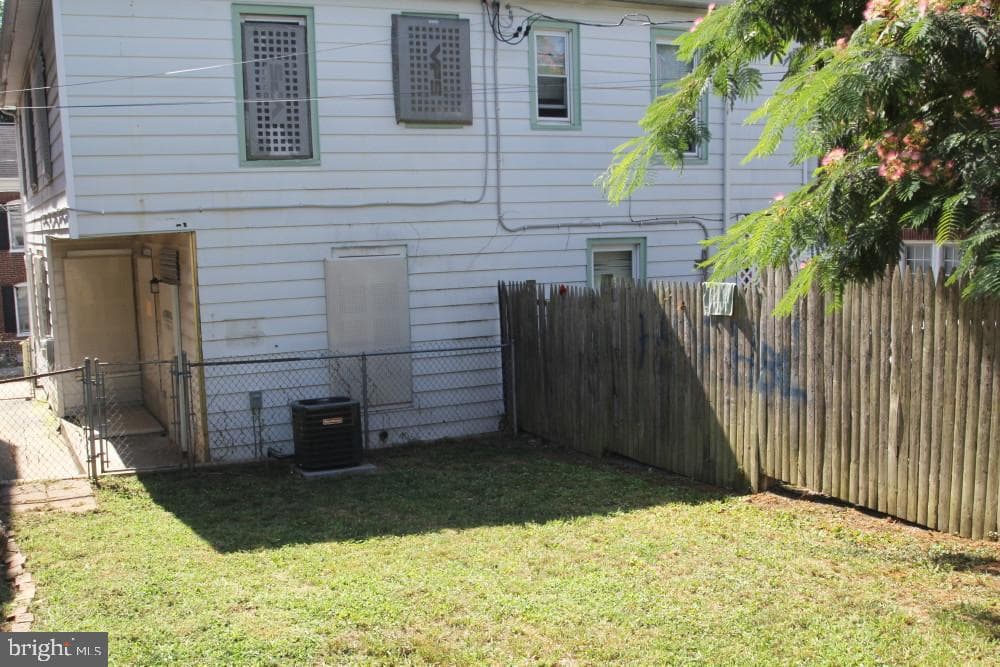 227 N Locust Street photo 31