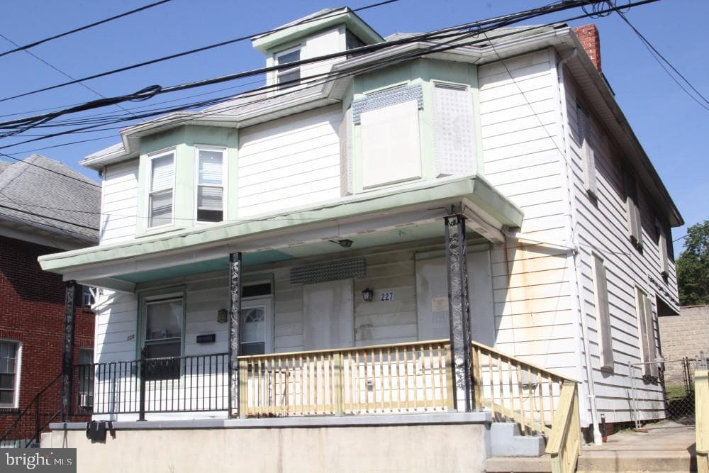 227 N Locust Street photo 4
